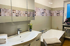 großzügiges Badezimmer - Ferienwohnung in Bayern